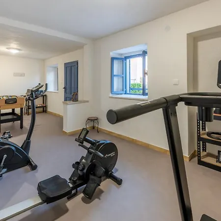 Luxury Carlin With Heated Pool