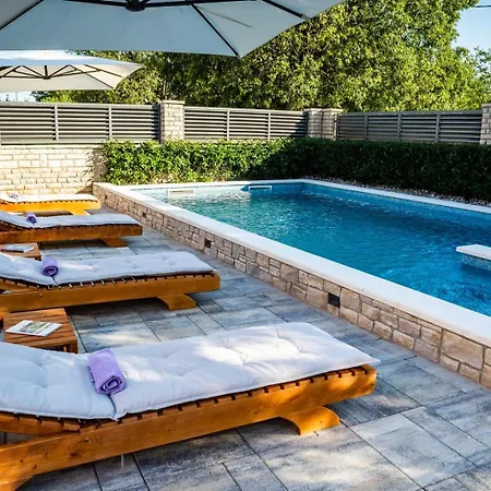 וילה Luxury Carlin With Heated Pool Pridraga