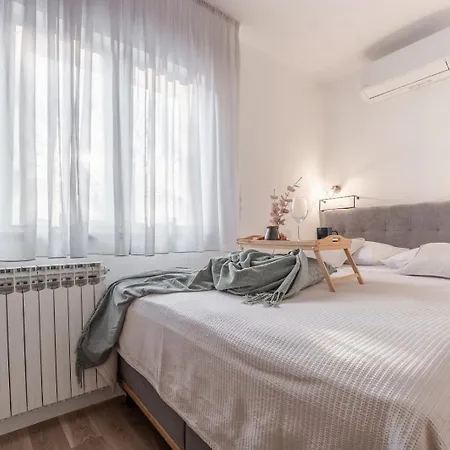 Villa Luxury Carlin With Heated Pool *