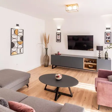 Luxury Carlin With Heated Pool