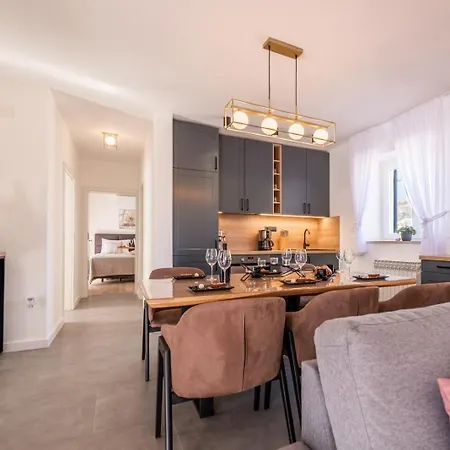 Luxury Carlin With Heated Pool