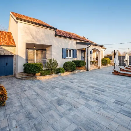 فيلة Luxury Carlin With Heated Pool *