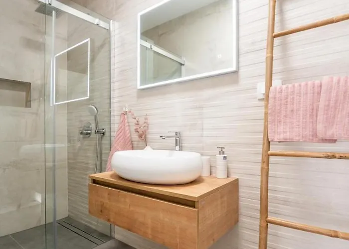 Luxury Carlin With Heated Pool *