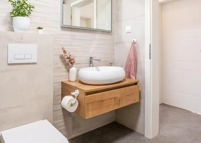Luxury Carlin With Heated Pool *