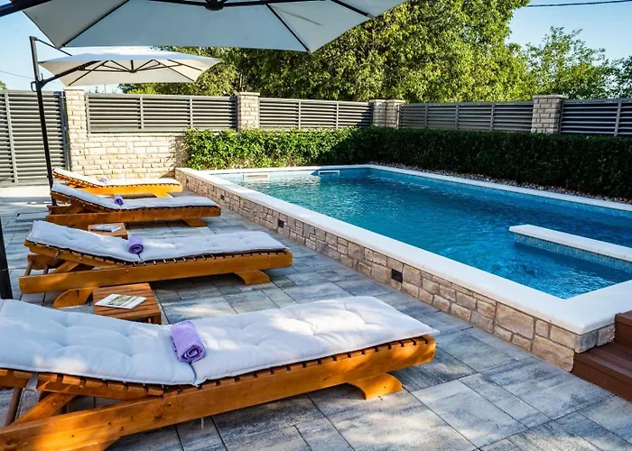 فيلة Luxury Carlin With Heated Pool Pridraga
